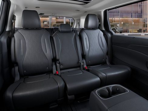 New 2027 Kia Carnival SX w/ Dark Edition Package FWD image 16