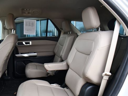 Used 2022 Ford Explorer XLT w/ Equipment Group 202A image 22