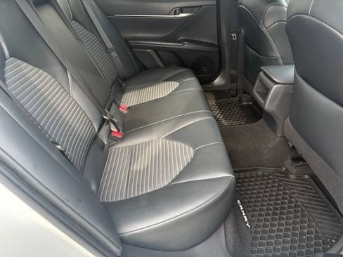 Used 2020 Toyota Camry SE FWD image 18