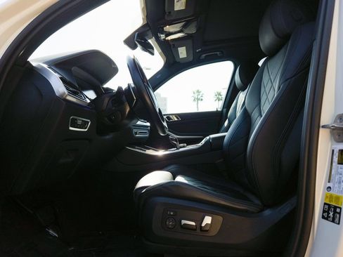 Used 2023 BMW X5 xDrive40i w/ Parking Assistance Package image 11