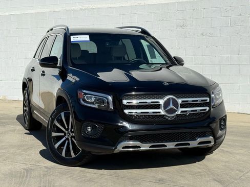 Used 2022 Mercedes-Benz GLB 250 w/ Premium Package Lite image 2