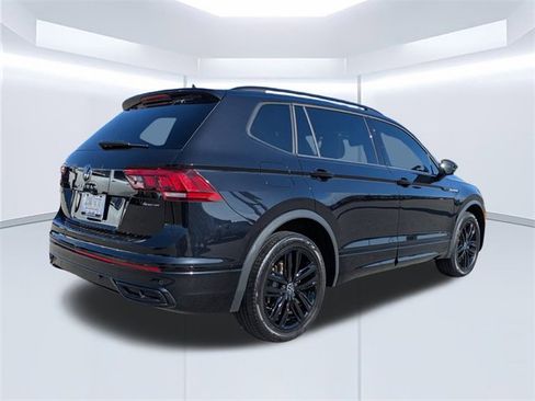 Used 2022 Volkswagen Tiguan SE R-Line image 4