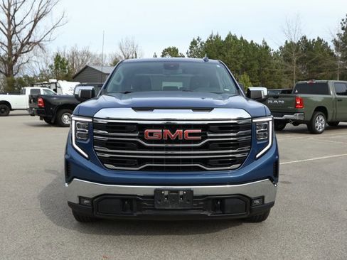 Used 2024 GMC Sierra 1500 SLT image 2