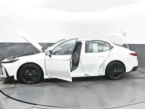 Used 2025 Toyota Camry SE FWD image 41