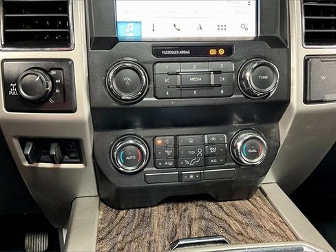 Used 2019 Ford F250 Lariat w/ FX4 Off-Road Package image 4