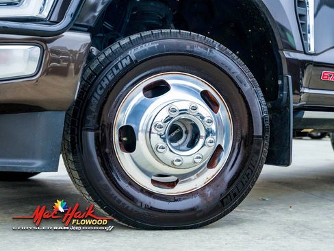 Used 2024 Ford F350 Limited image 2