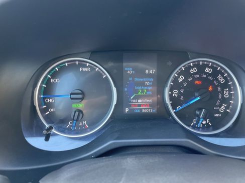 Used 2021 Toyota RAV4 LE image 17