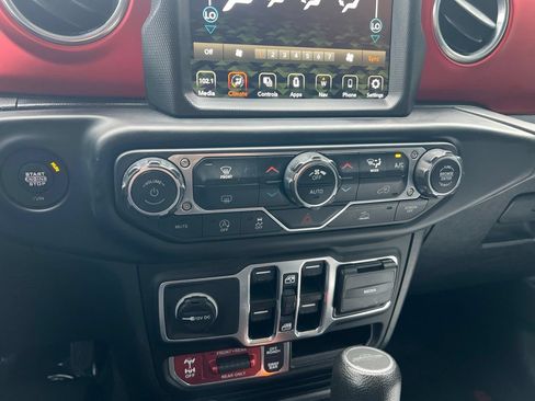 Used 2021 Jeep Gladiator Rubicon AWD/4WD image 35