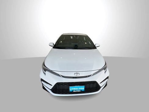 Certified 2025 Toyota Corolla SE image 3