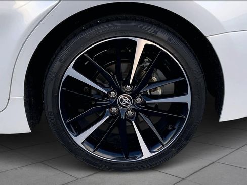 Used 2020 Toyota Camry XSE image 11