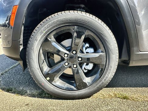 New 2025 Jeep Grand Cherokee Limited w/ Luxury Tech Group II image 12