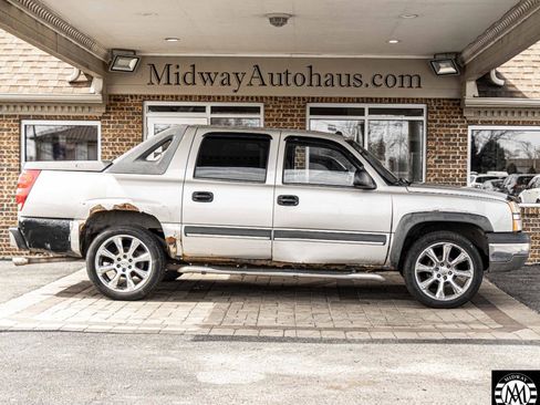 Used 2004 Chevrolet Avalanche 4x4 w/ Preferred Equipment Group image 4