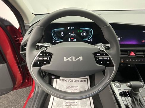 Used 2025 Kia Niro EX FWD image 14