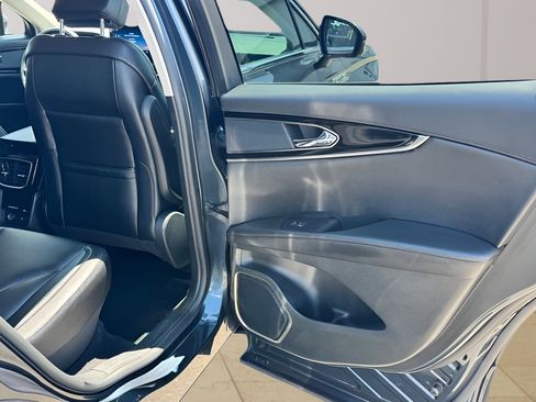 Used 2023 Lincoln Nautilus FWD image 11