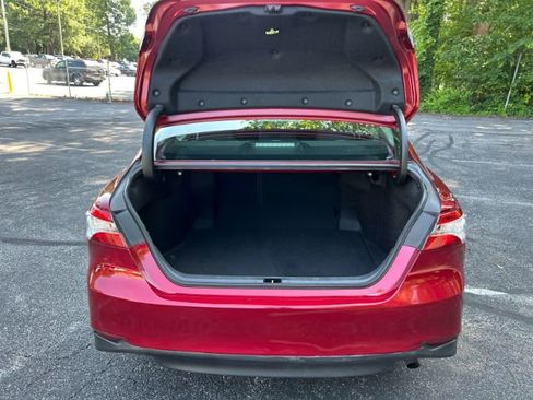 Used 2019 Toyota Camry LE image 13