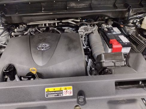 Used 2022 Toyota Highlander XLE image 8
