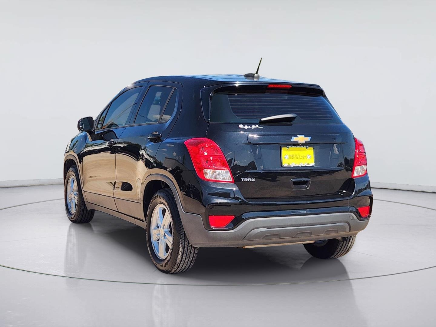 Used 2020 Chevrolet Trax LS w/ LPO, Cargo Package FWD image 5