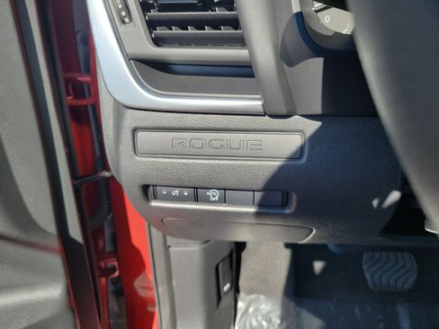 Certified 2025 Nissan Rogue S image 31