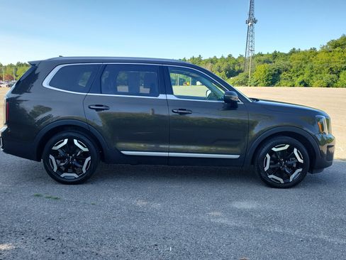 Used 2024 Kia Telluride EX FWD image 4