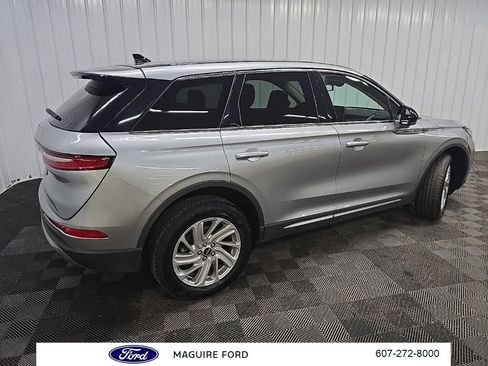 Used 2023 Lincoln Corsair AWD image 3