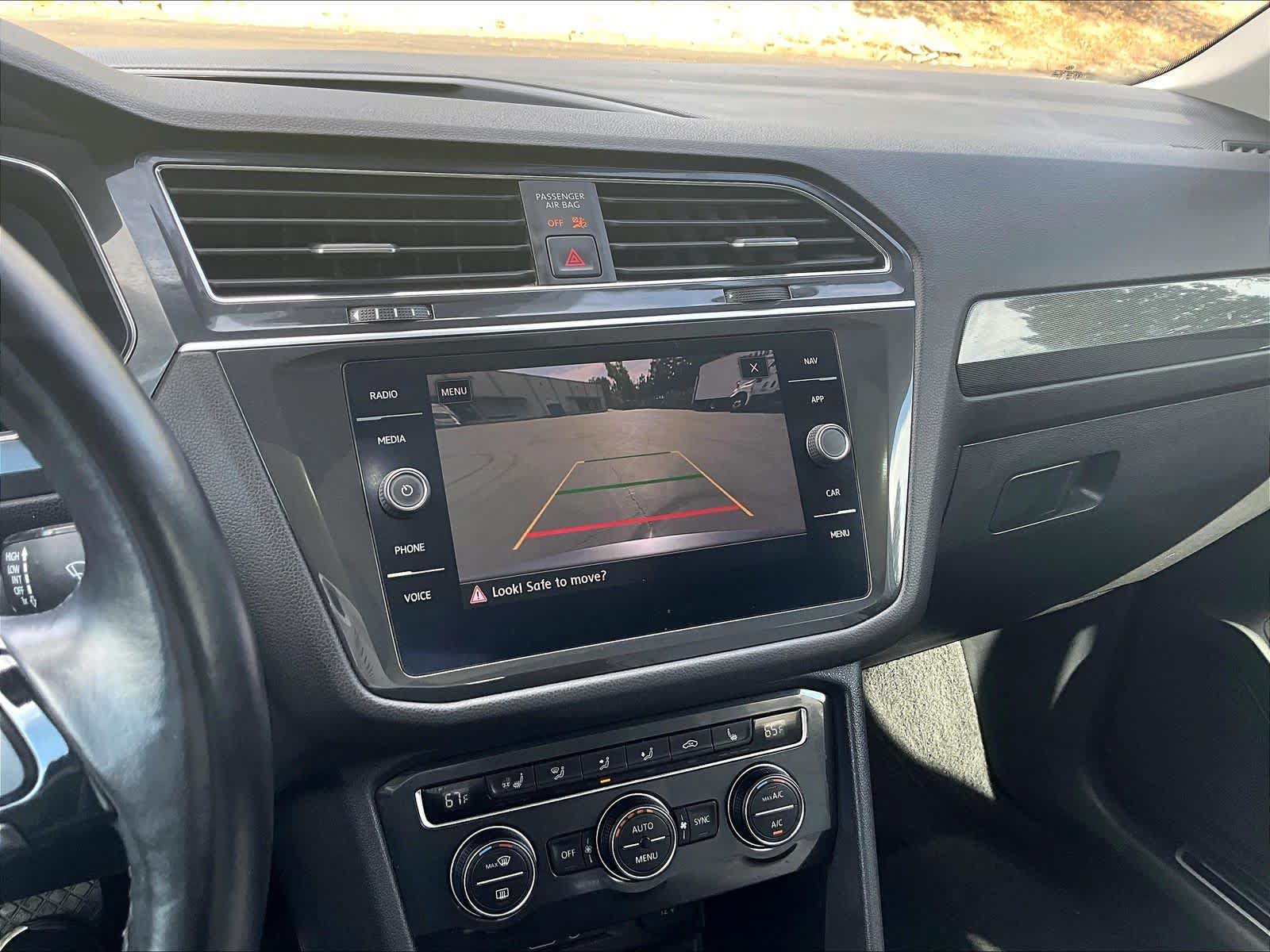 Used 2019 Volkswagen Tiguan SEL Premium w/ 3rd Row Seat Package AWD/4WD image 24