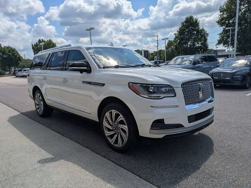Certified 2023 Lincoln Navigator L Reserve AWD/4WD image 10