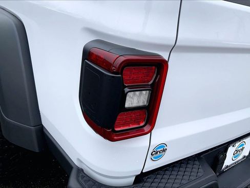 Certified 2024 Jeep Gladiator Mojave w/ Technology Group image 25