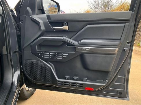 Used 2025 Toyota Tacoma TRD Sport AWD/4WD image 25