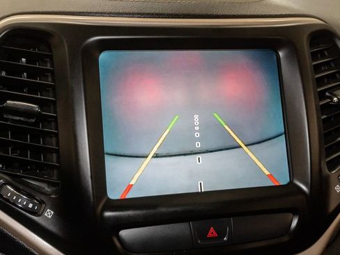 Used 2016 Jeep Cherokee Limited image 13