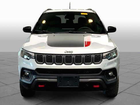 Used 2024 Jeep Compass Trailhawk image 3