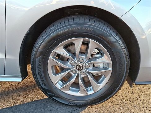 Certified 2024 Toyota Sienna LE image 12