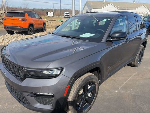 Used 2024 Jeep Grand Cherokee Limited w/ Black Appearance Package image 26
