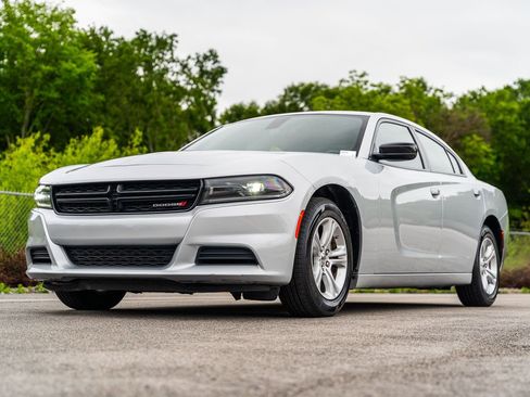 Used 2023 Dodge Charger SXT RWD image 3