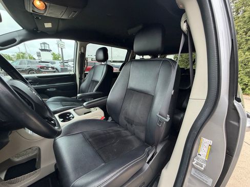 Used 2017 Dodge Grand Caravan SXT FWD image 10
