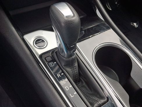 Used 2024 Nissan Altima 2.5 SV image 14