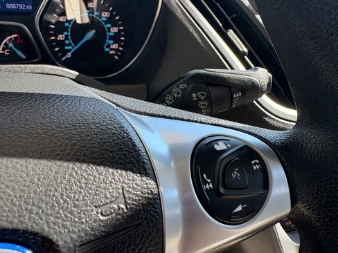 Used 2015 Ford Escape SE image 18