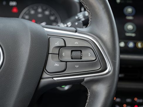 Used 2023 Buick Envision Essence image 25