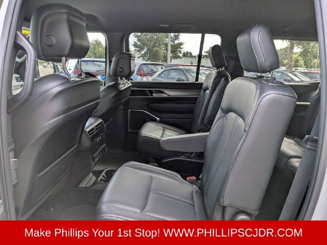 Used 2025 Jeep Wagoneer Series II AWD/4WD image 13
