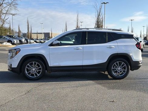 Used 2023 GMC Terrain SLT w/ Infotainment Package II image 11