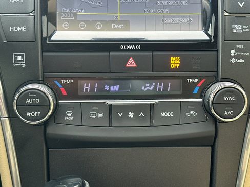 Used 2016 Toyota Camry XLE w/ Moonroof Package image 22