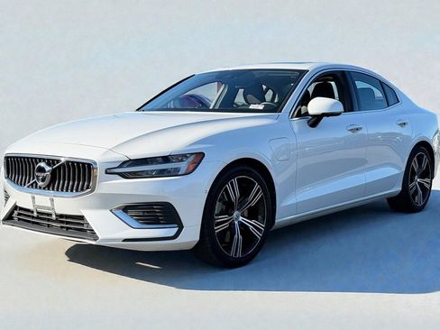 Used 2021 Volvo S60 T8 Inscription w/ Climate Package image 3