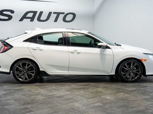 Used 2019 Honda Civic Sport Touring image 8