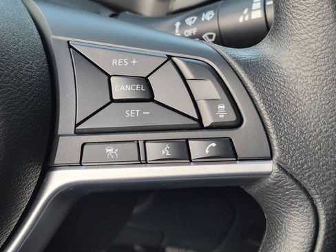 Used 2025 Nissan Sentra SV FWD image 18