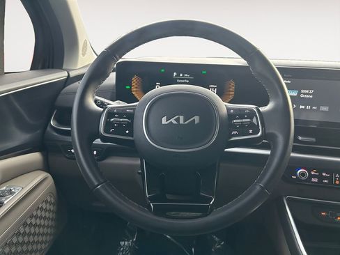 Used 2025 Kia Carnival LXS image 14