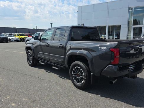 Used 2025 Toyota Tacoma TRD Sport AWD/4WD image 22