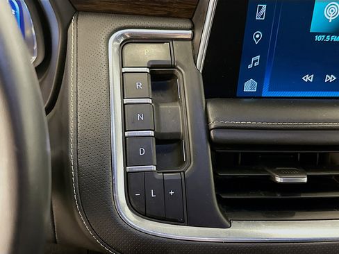 Used 2023 Chevrolet Suburban Premier image 25