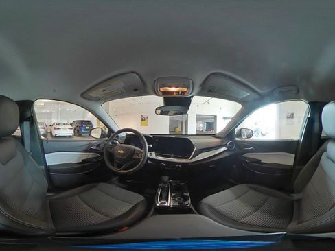 Used 2025 Chevrolet Trax LT FWD image 41