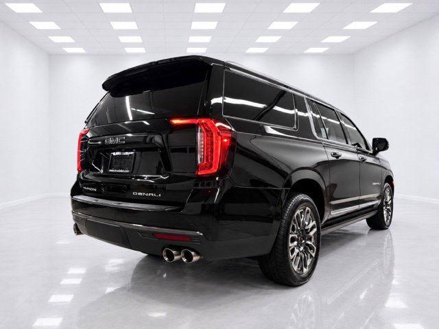 Used 2024 GMC Yukon XL Denali Ultimate AWD/4WD image 12