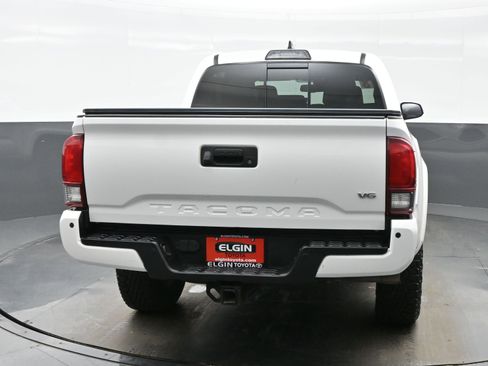 Used 2018 Toyota Tacoma TRD Sport image 5