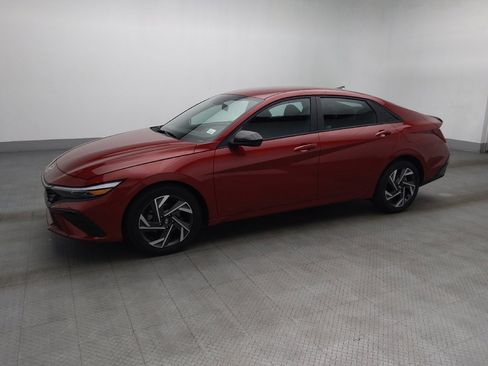 Used 2025 Hyundai Elantra Sport FWD image 2